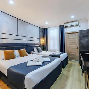 3* Otel La Pazza